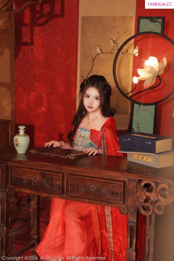   [XiuRen]高清写真图 2024.02.27 No.8146 小薯条nienie 性感美腿第18张图片